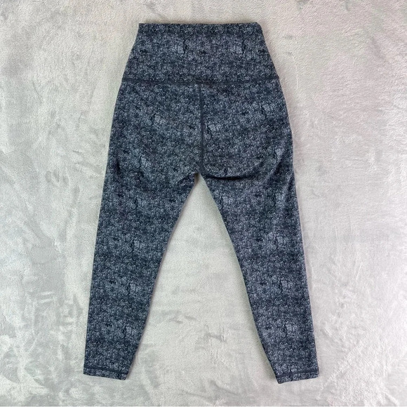 Peloton Cadence Blue Heather Capri Leggings Size XS Training Gym Cropped - Picture 12 of 14